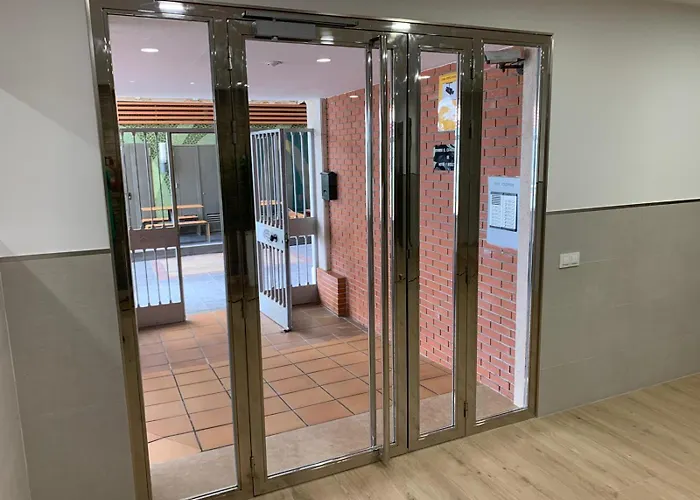 Stunning Views To The Sea / Center *